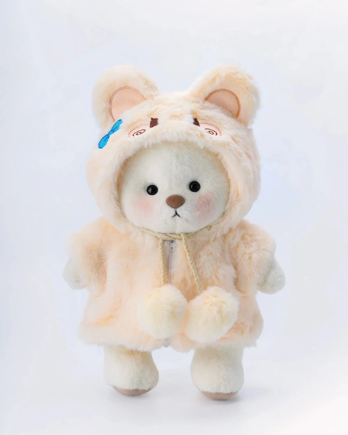 Ručně vyráběný prémiový medvídek s vyměnitelnými oblečky – FluffyCuddle