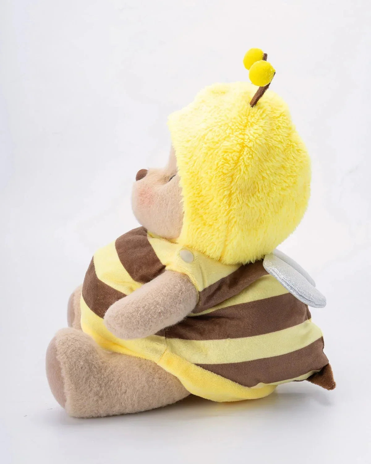 Ručně vyráběný prémiový medvídek s vyměnitelnými oblečky – FluffyCuddle