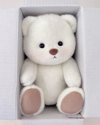 Ručně vyráběný prémiový medvídek s vyměnitelnými oblečky – FluffyCuddle