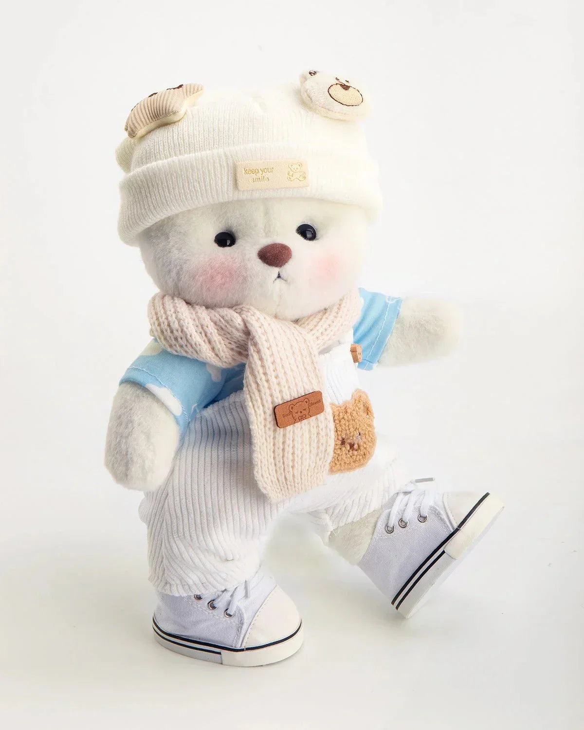 Ručně vyráběný prémiový medvídek s vyměnitelnými oblečky – FluffyCuddle