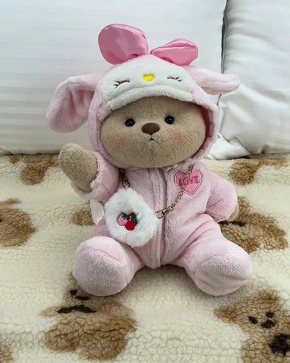 Ručně vyráběný prémiový medvídek s vyměnitelnými oblečky – FluffyCuddle