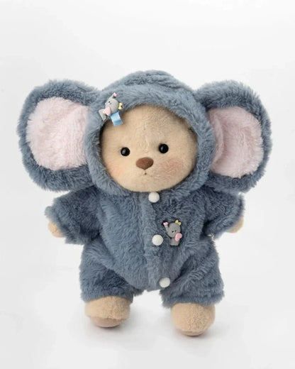 Ručně vyráběný prémiový medvídek s vyměnitelnými oblečky – FluffyCuddle