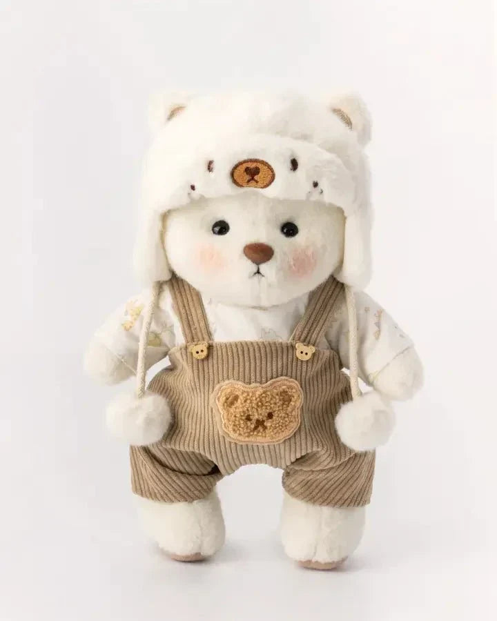 Ručně vyráběný prémiový medvídek s vyměnitelnými oblečky – FluffyCuddle