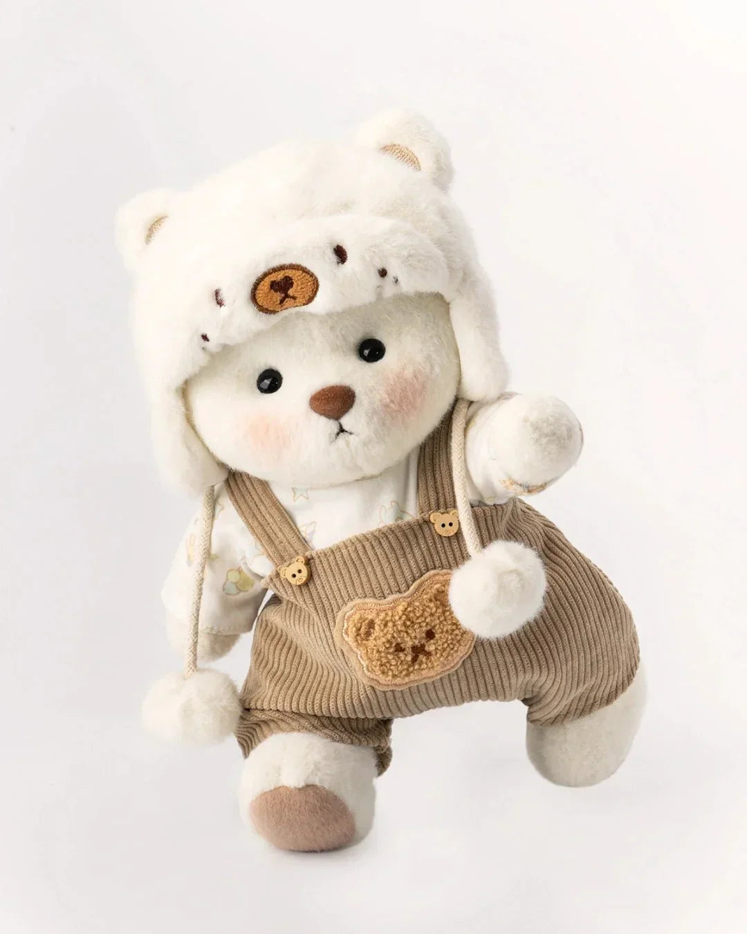 Ručně vyráběný prémiový medvídek s vyměnitelnými oblečky – FluffyCuddle