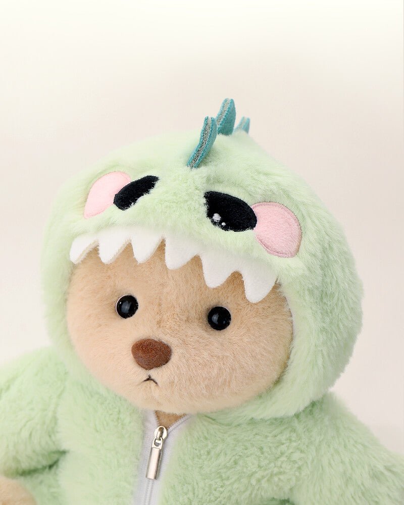 Ručně vyráběný prémiový medvídek s vyměnitelnými oblečky – FluffyCuddle