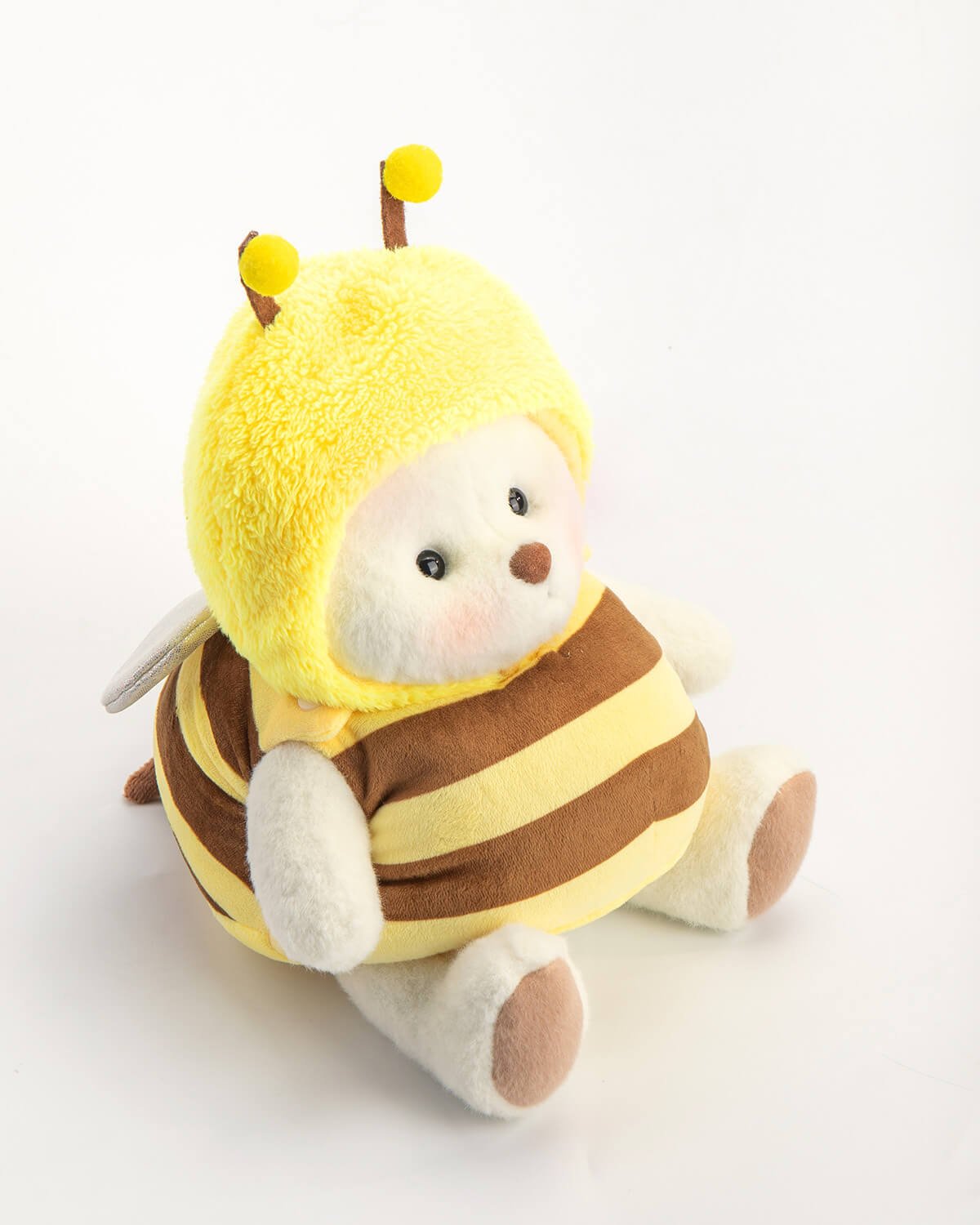 Ručně vyráběný prémiový medvídek s vyměnitelnými oblečky – FluffyCuddle