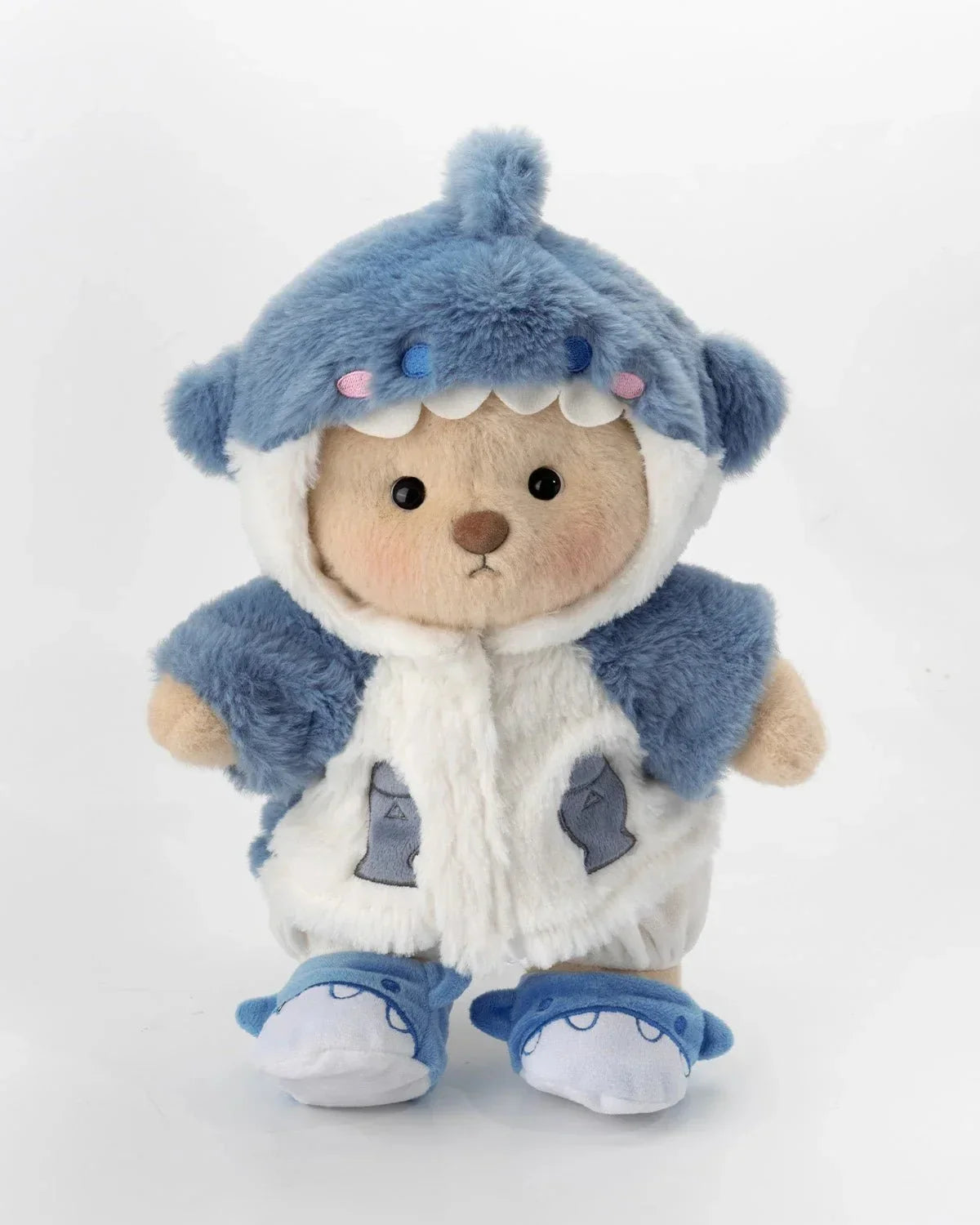 Ručně vyráběný prémiový medvídek s vyměnitelnými oblečky – FluffyCuddle