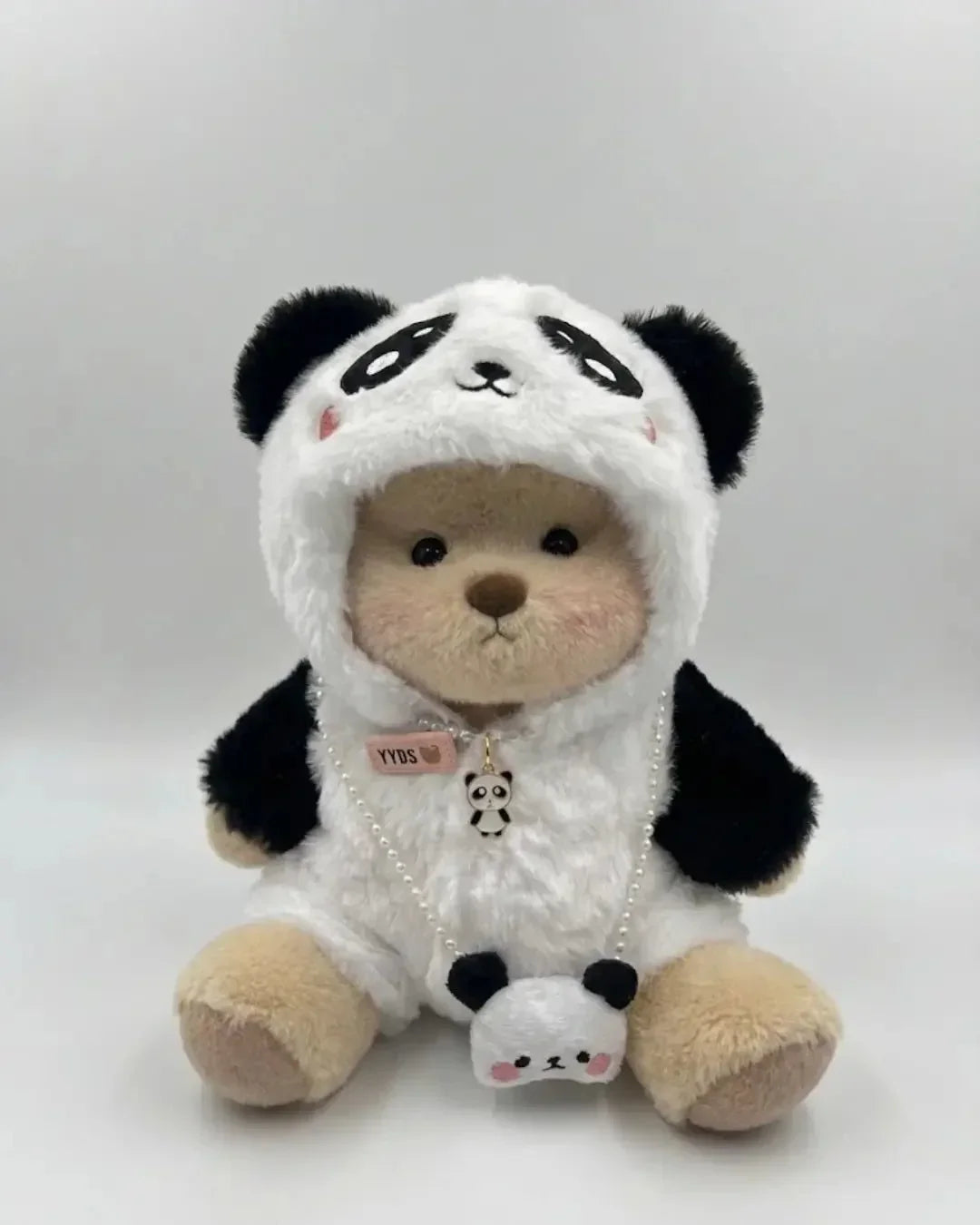 Ručně vyráběný prémiový medvídek s vyměnitelnými oblečky – FluffyCuddle