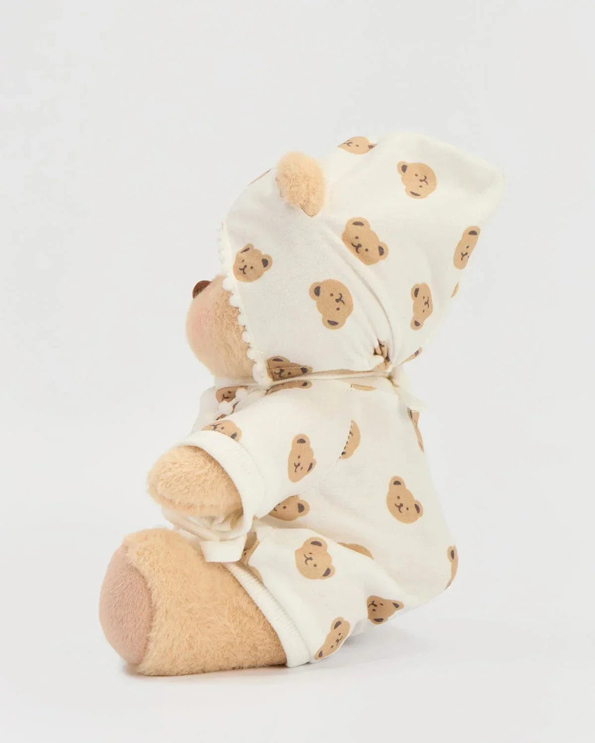 Ručně vyráběný prémiový medvídek s vyměnitelnými oblečky – FluffyCuddle
