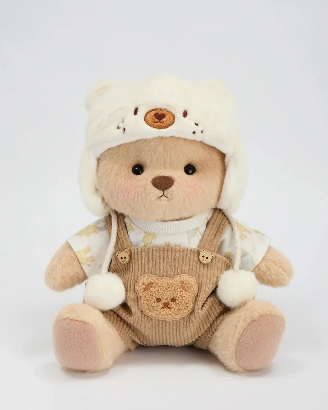 Ručně vyráběný prémiový medvídek s vyměnitelnými oblečky – FluffyCuddle