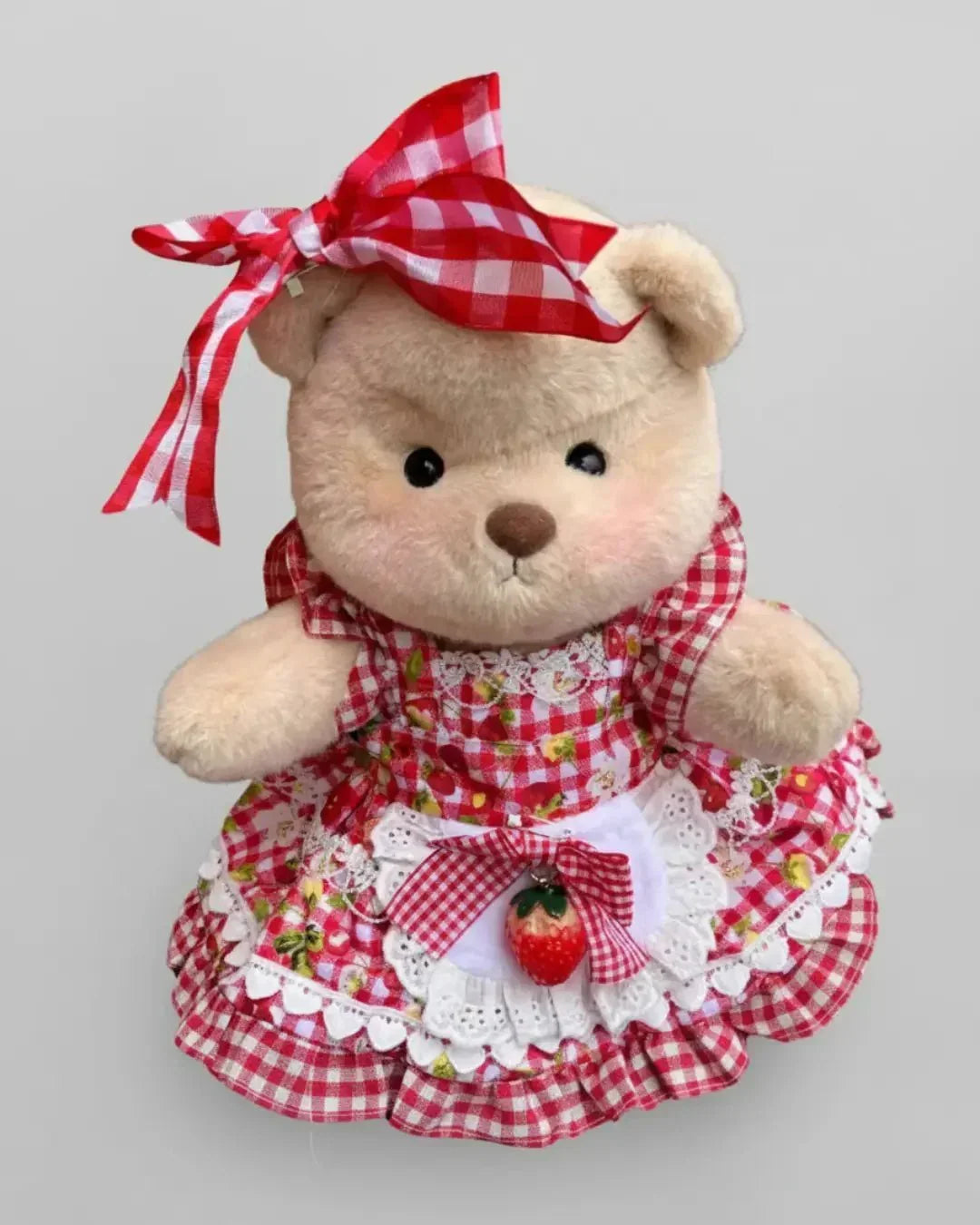 Ručně vyráběný prémiový medvídek s vyměnitelnými oblečky – FluffyCuddle