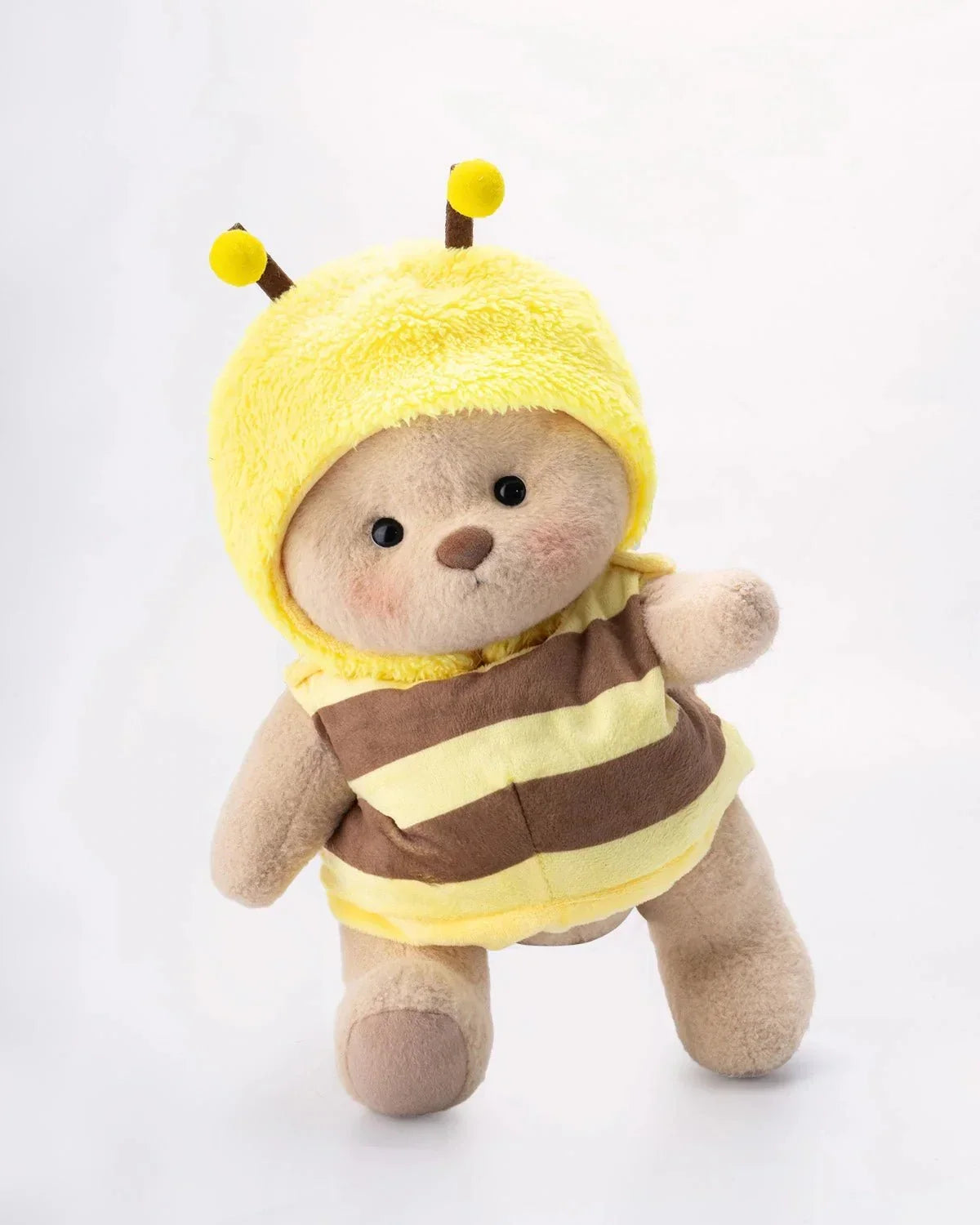 Ručně vyráběný prémiový medvídek s vyměnitelnými oblečky – FluffyCuddle