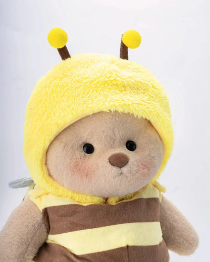 Ručně vyráběný prémiový medvídek s vyměnitelnými oblečky – FluffyCuddle