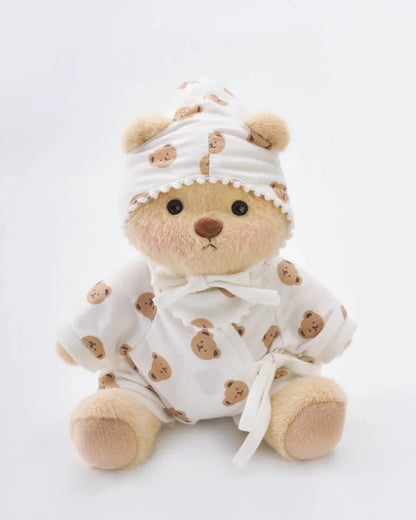 Ručně vyráběný prémiový medvídek s vyměnitelnými oblečky – FluffyCuddle