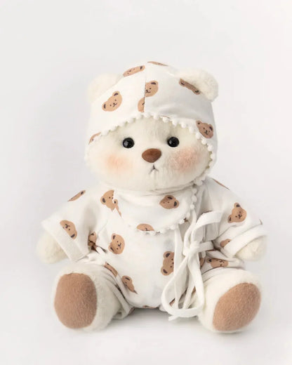 Ručně vyráběný prémiový medvídek s vyměnitelnými oblečky – FluffyCuddle