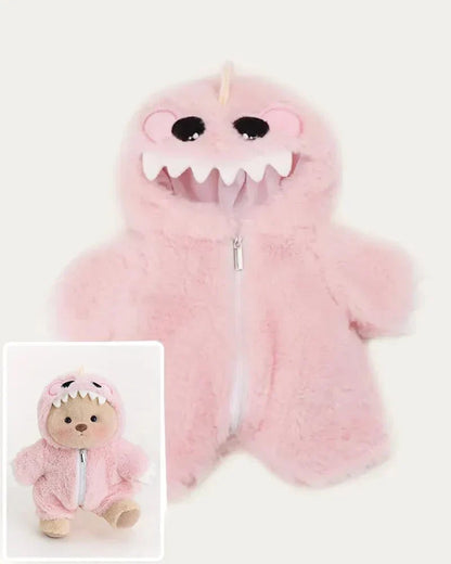 Ručně vyráběný prémiový medvídek s vyměnitelnými oblečky – FluffyCuddle