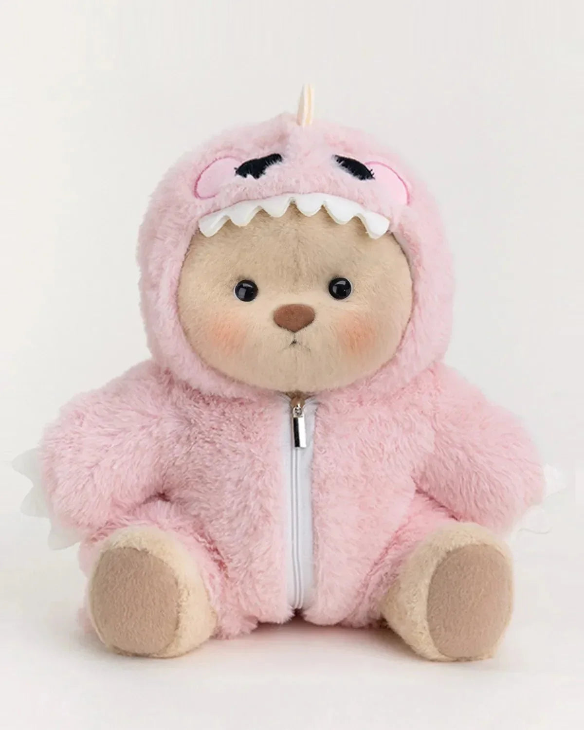 Ručně vyráběný prémiový medvídek s vyměnitelnými oblečky – FluffyCuddle