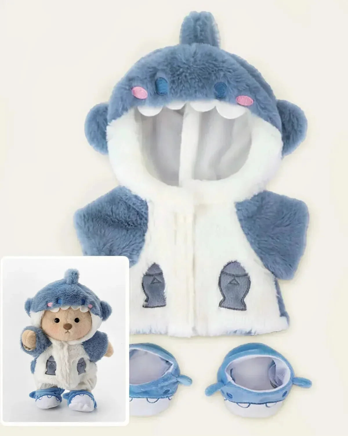 Ručně vyráběný prémiový medvídek s vyměnitelnými oblečky – FluffyCuddle